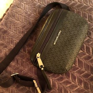 Michael Kors Logo Fannypack